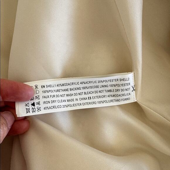 Forever 21 Ivory Faux Fur Glam Party Festive Jacket Coat Size Large - Picture 8 of 8